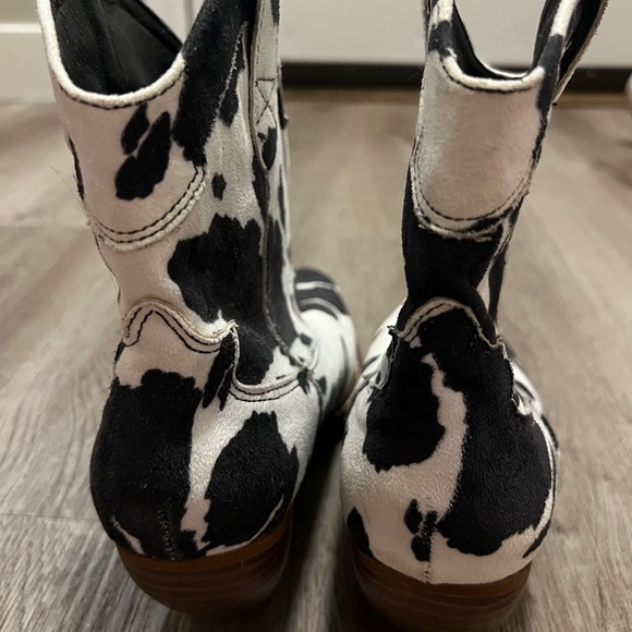 Dressed in LaLa live loud cow print boots size 8 - Picture 3 of 5